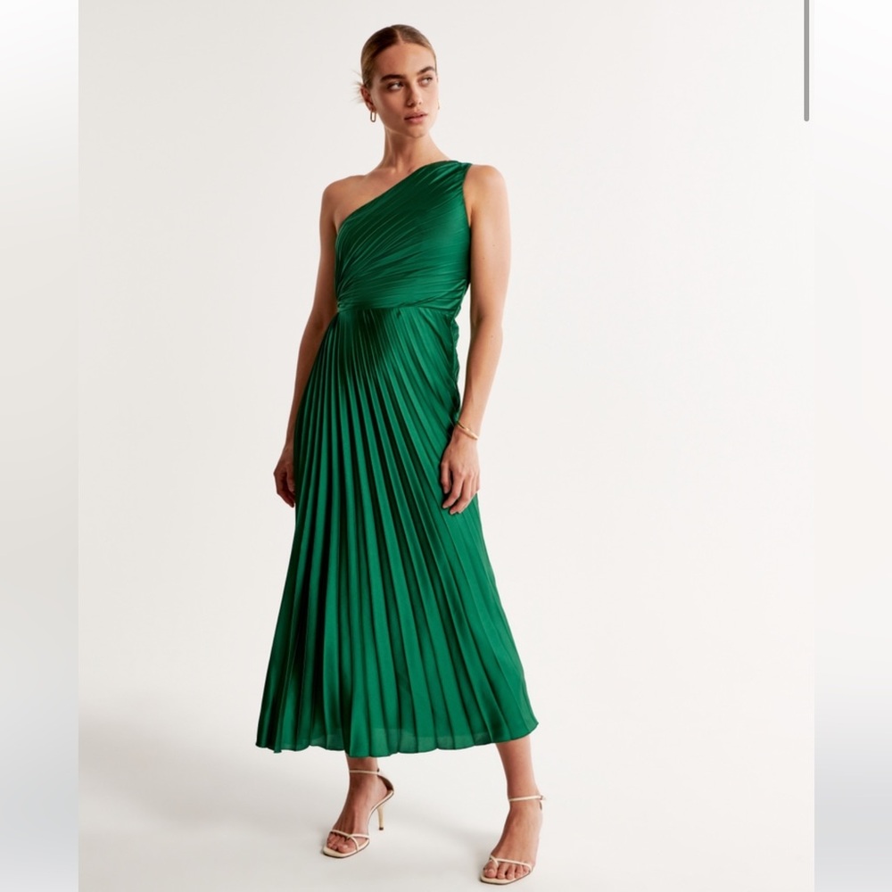 Green Giselle Pleated One-Shoulder Maxi Dress